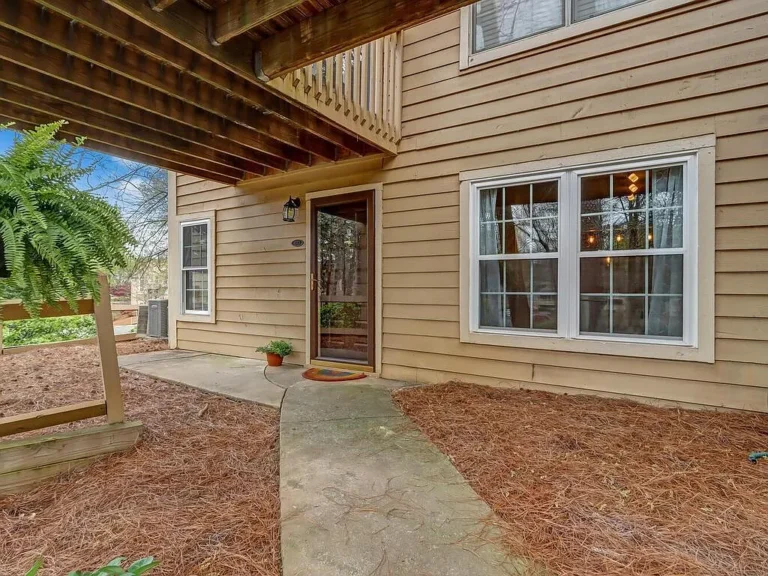 1373 N Crossing Dr NE - VCG sale