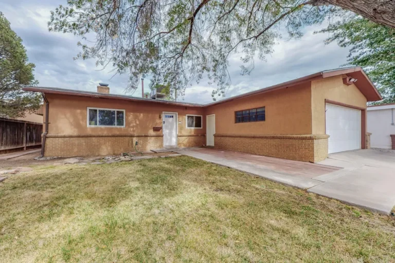 1420 Elizabeth Ave NE - VCG sale