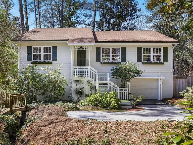 2484 Oldfield Rd NW - VCG sale