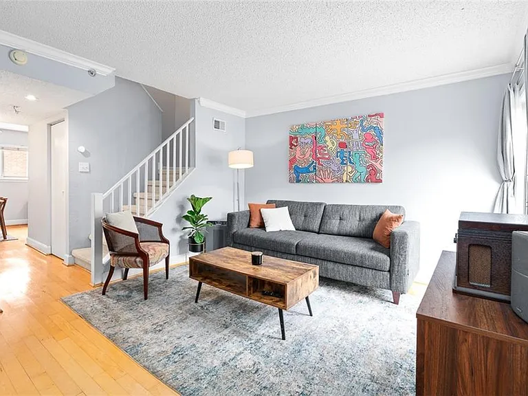 383 Ralph McGill Blvd, Apt Q - VCG sale