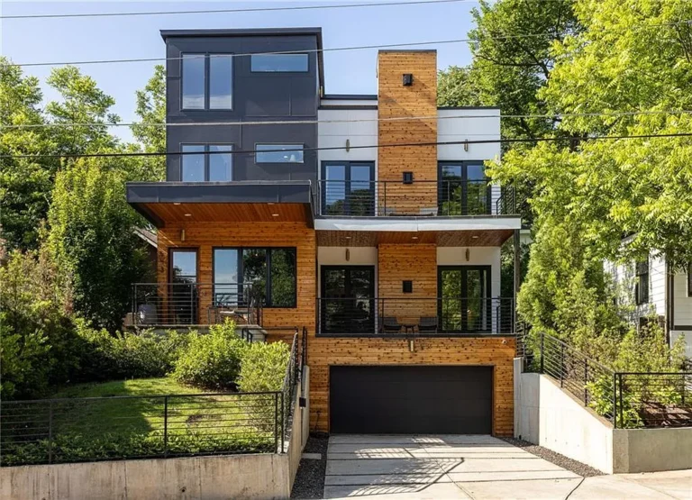 543 Morgan St NE - VCG sale