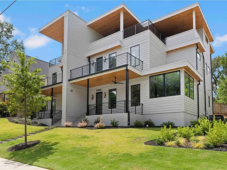 939 Cummings St SE #A - VCG sale