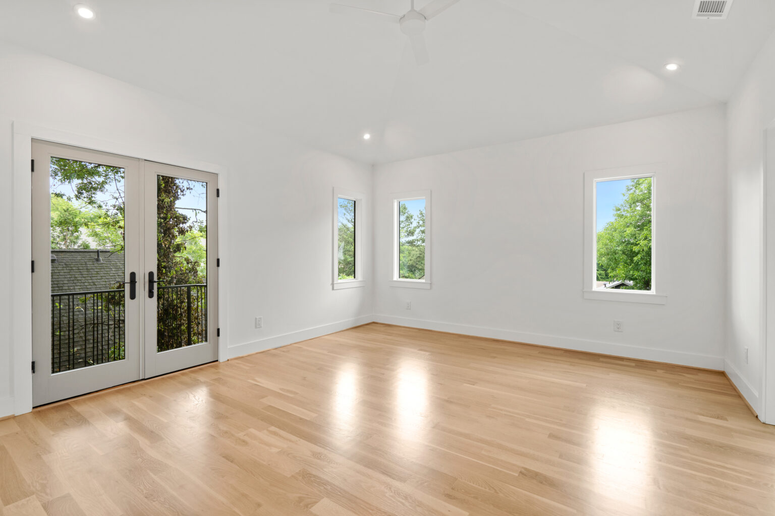 1112 Kirkwood Ave NE — Upstairs Bedroom with Juliet Balcony