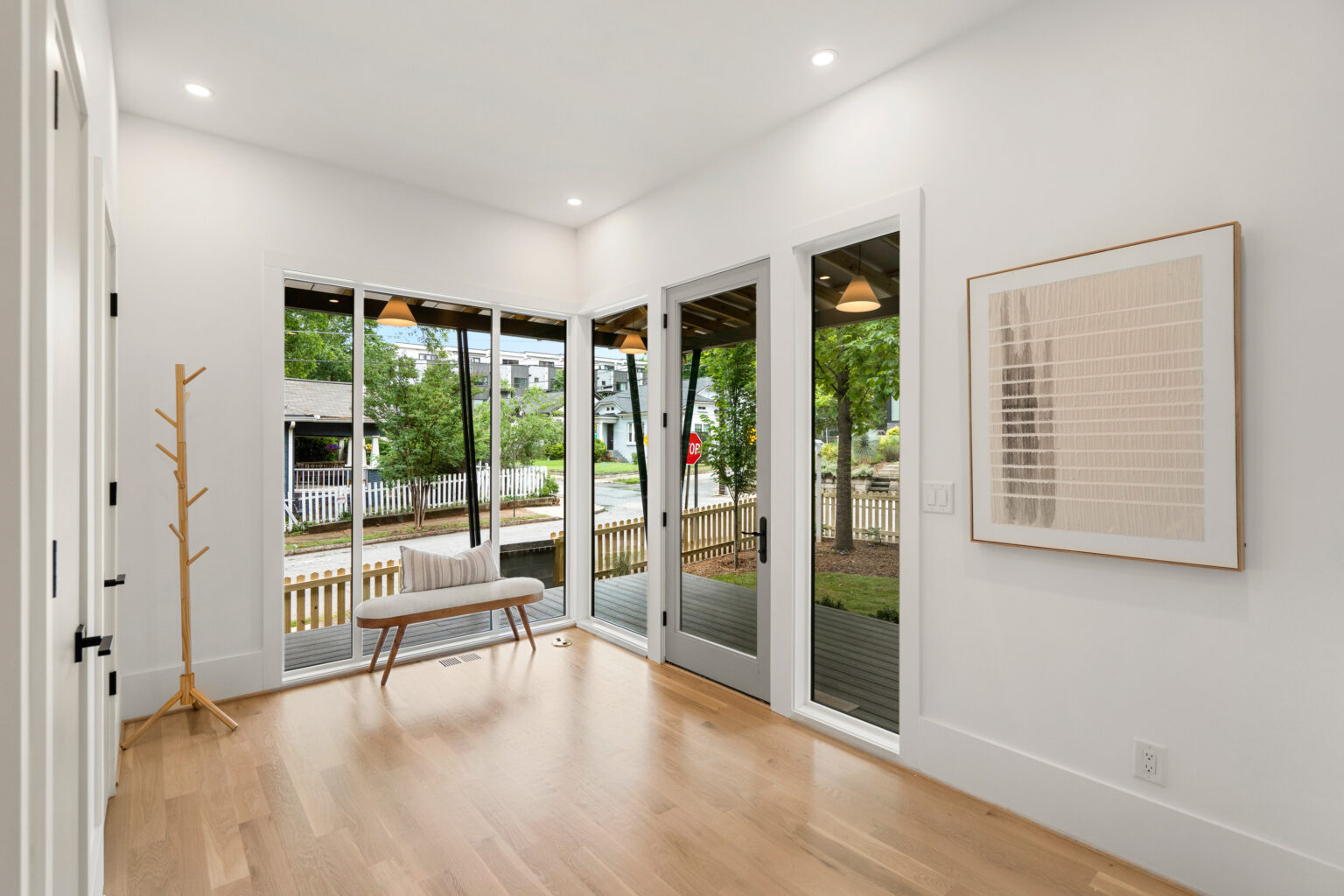1114 Kirkwood Ave NE — Foyer