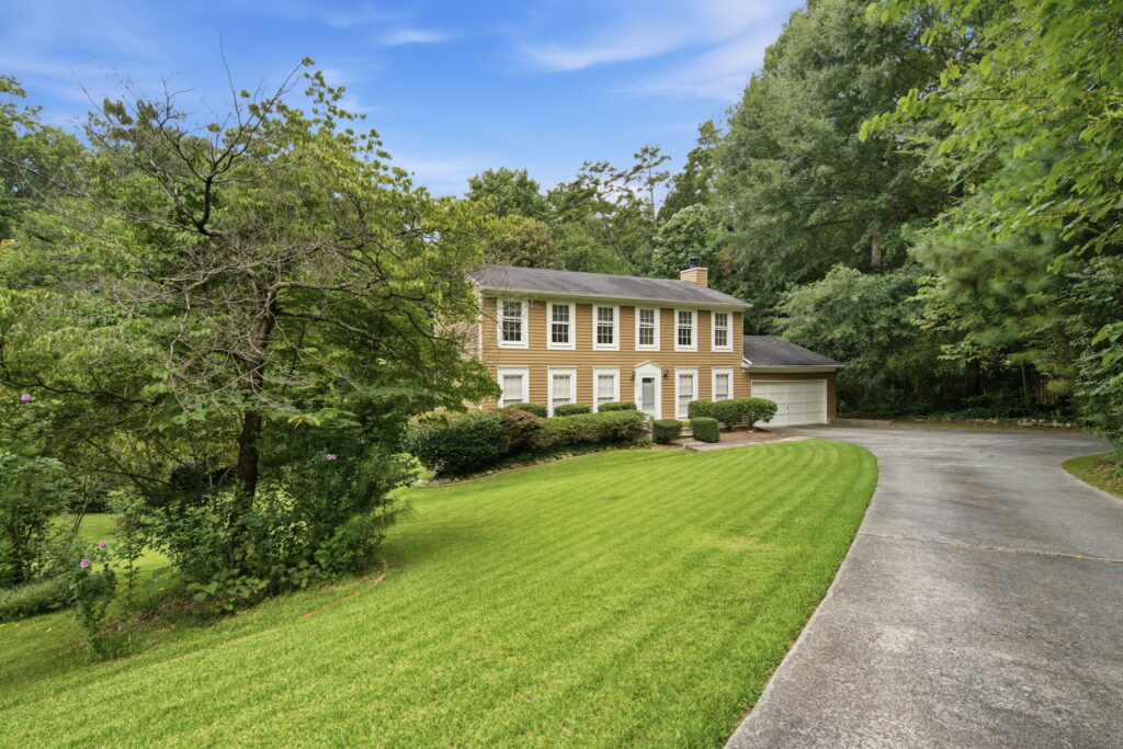 4 bedroom home for sale on wooded cul-de-sac lot at 471 Surrey Place East Cobb Marietta GA